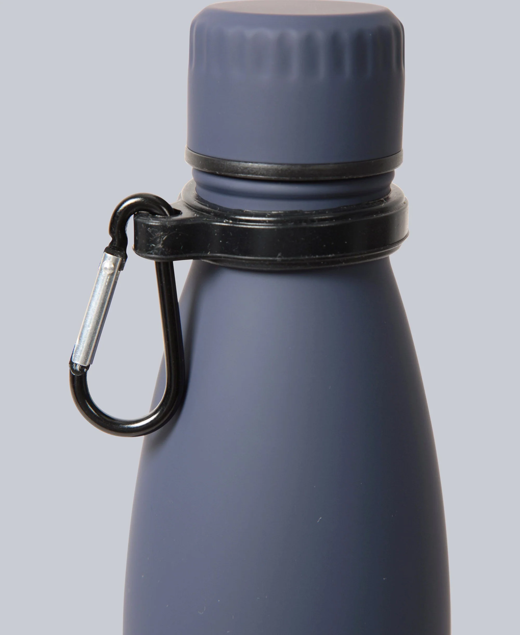 Rubber Water Bottle with Karabiner - 480ml - Navy - Image 5