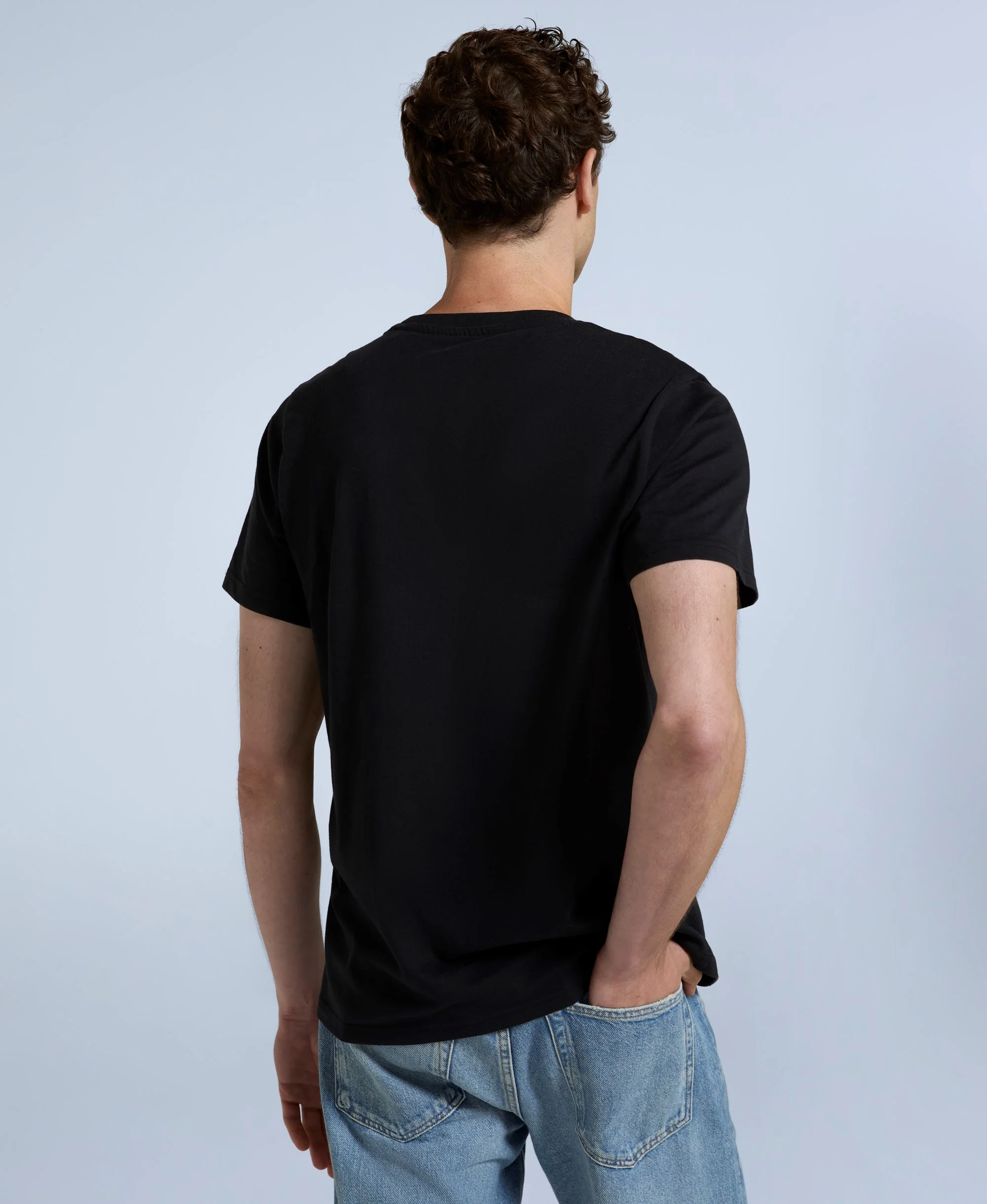 Leon Mens Relaxed T-Shirt - Black - Image 4